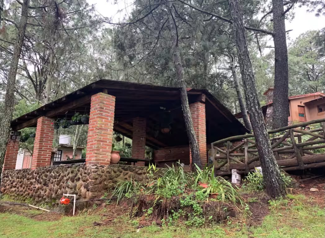 Kiosco para actividades en el bosque